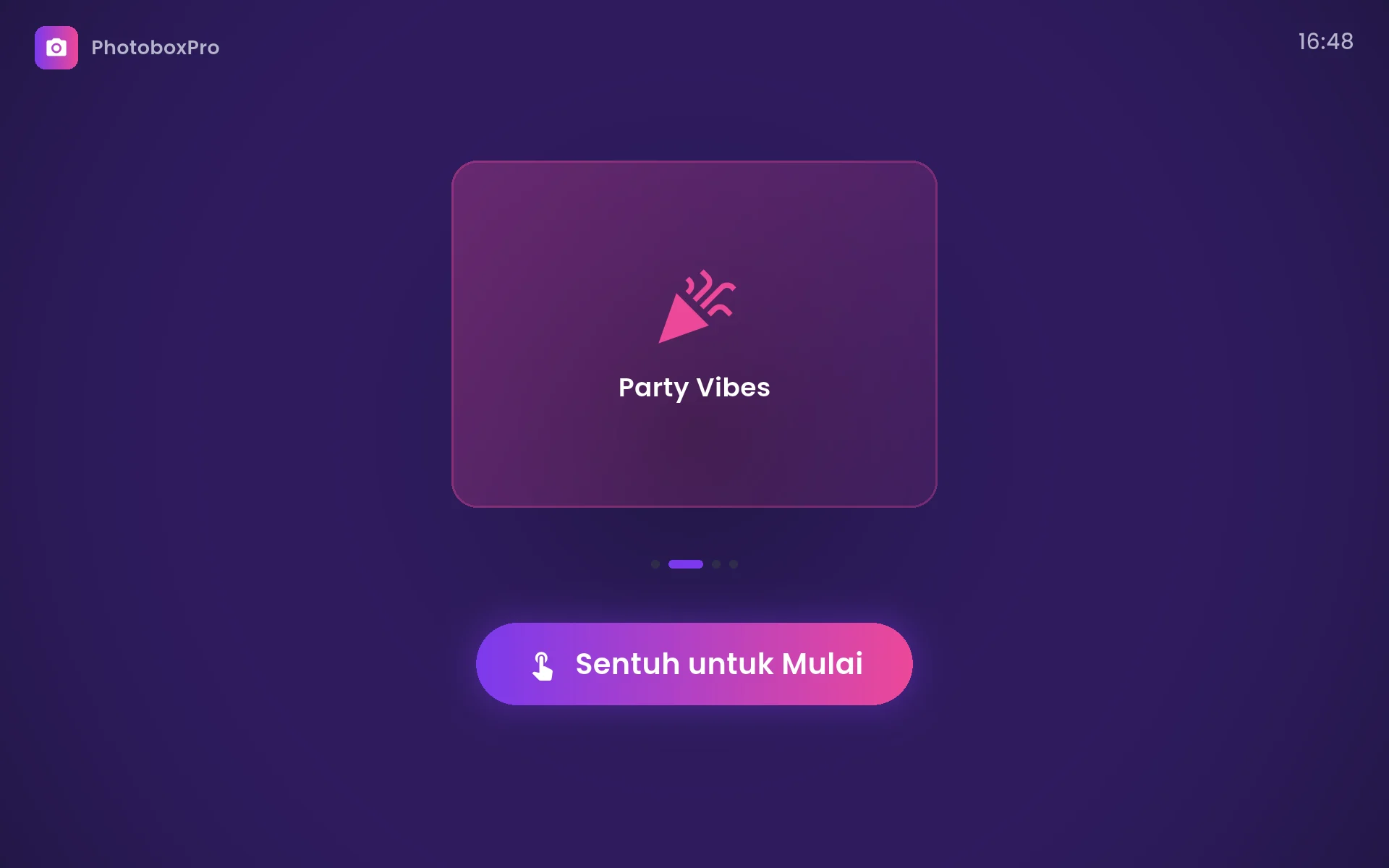 Tampilan PhotoboxPro: Pengunjung melayani dirinya sendiri dari layar sentuh.