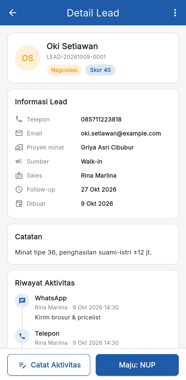 Tampilan RumahPro: Sales memegang lead dan target di HP.