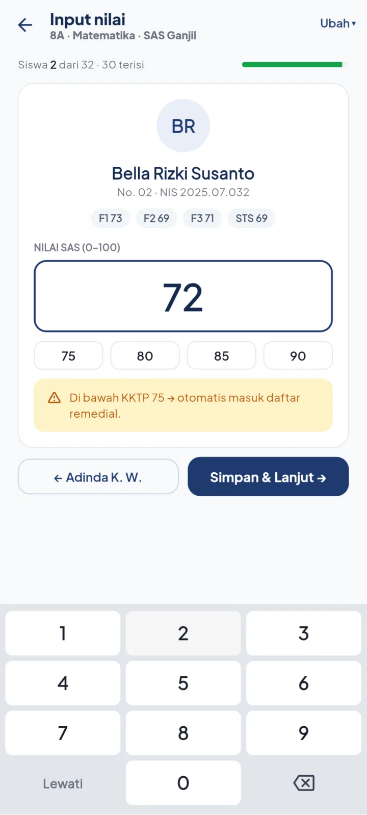 Tampilan SIMSekolah: Presensi kelas dan nilai diisi langsung dari HP.
